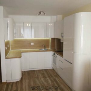 Елеганс - извита кухня с вкопани дръжки