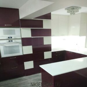 Лилава перла - модерна кухня с осветление