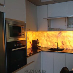 Лунен камък - модерно обзавеждане в бяло