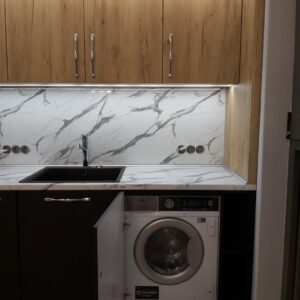 Блек Джек - Модерна кухня с матирано стъкло