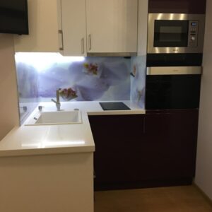 Апартамент Фантазия - интериор в лилаво и бяло