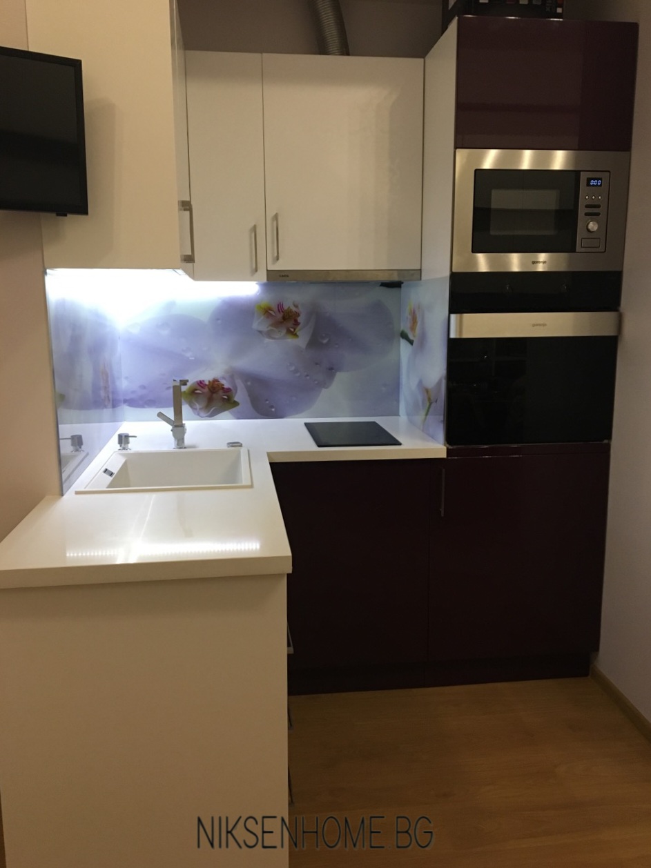 Апартамент Фантазия - интериор в лилаво и бяло