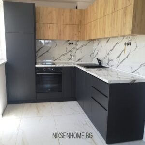 Мрамор и дърво - Модерна кухня с естествени материали