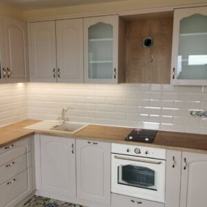 Пясъчен дъб - ретро кухня с орнаменти