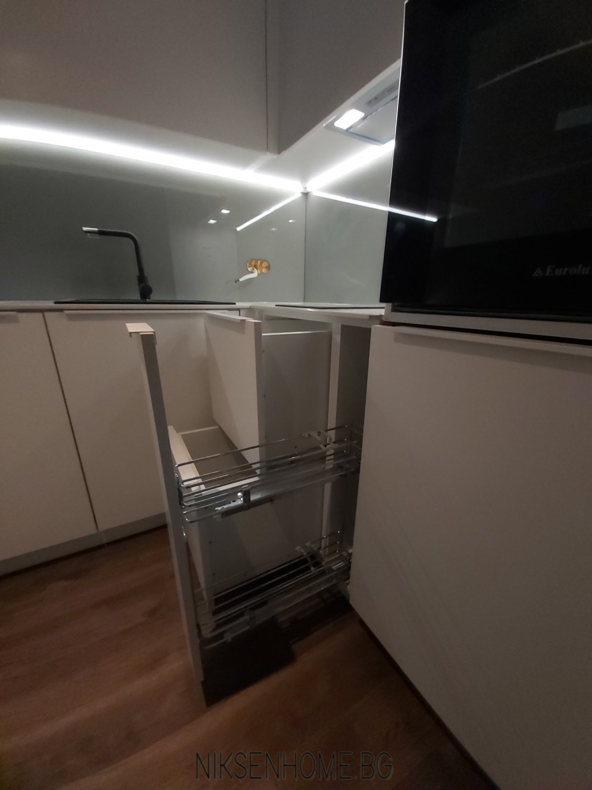 Огледален свят - обзавеждане на кухня и антре по индивидуален проект - Image 9