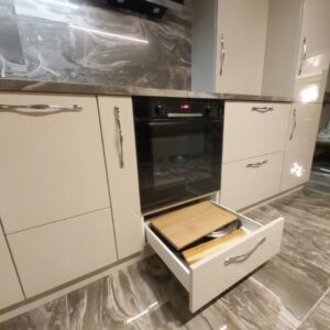 Лате макиато - Луксозна модерна кухня по индивидуален проект