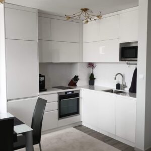 Уют в бяло - Обзавеждане на трапезария, хол и кухня