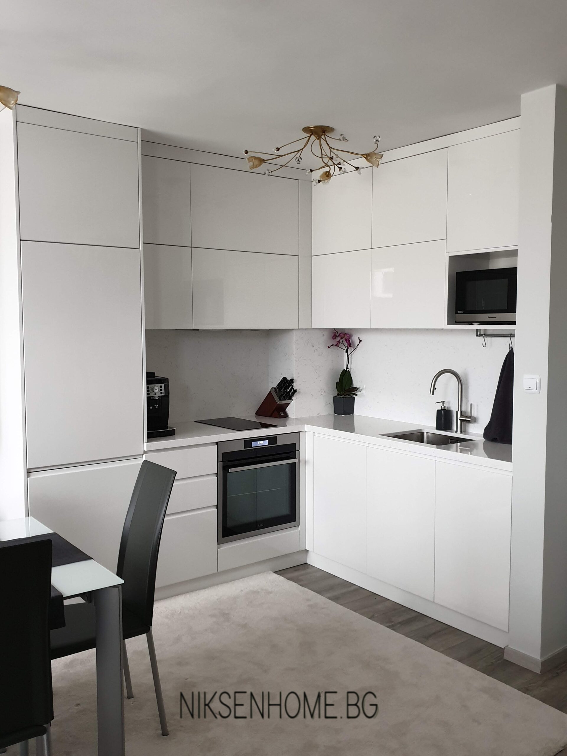 Уют в бяло - Обзавеждане на трапезария, хол и кухня