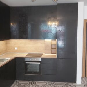 Блек Тайлс - Модерна кухня с матиран мдф