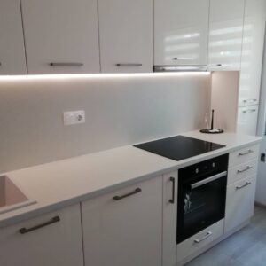 Кремав цвят - модерна кухня с мдф гланц