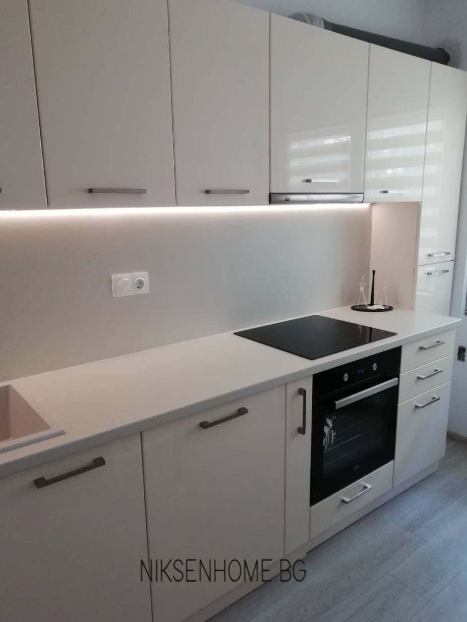 Кремав цвят - модерна кухня с мдф гланц