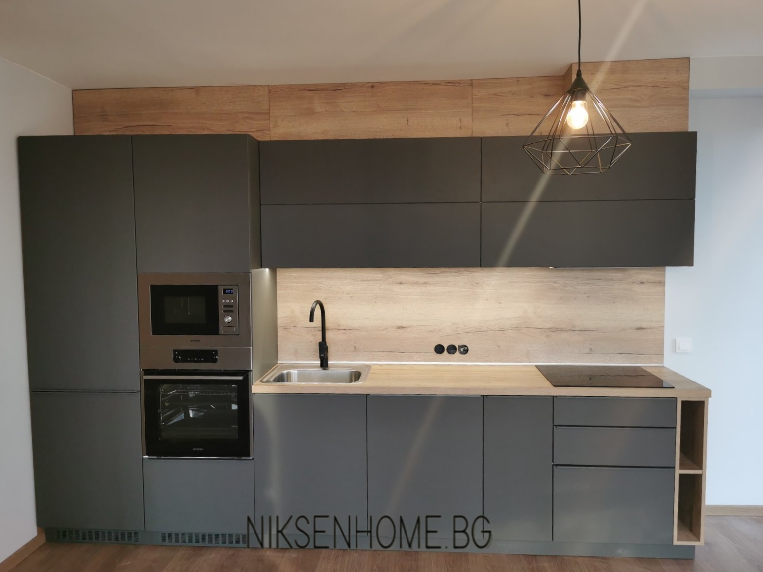 Неутрални Нюанси - Модерна кухня в меко сиво и дъб халифакс натур - Image 4