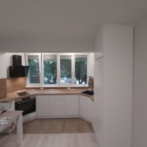 Бяла Хармония - кухня на тераса в бял мат