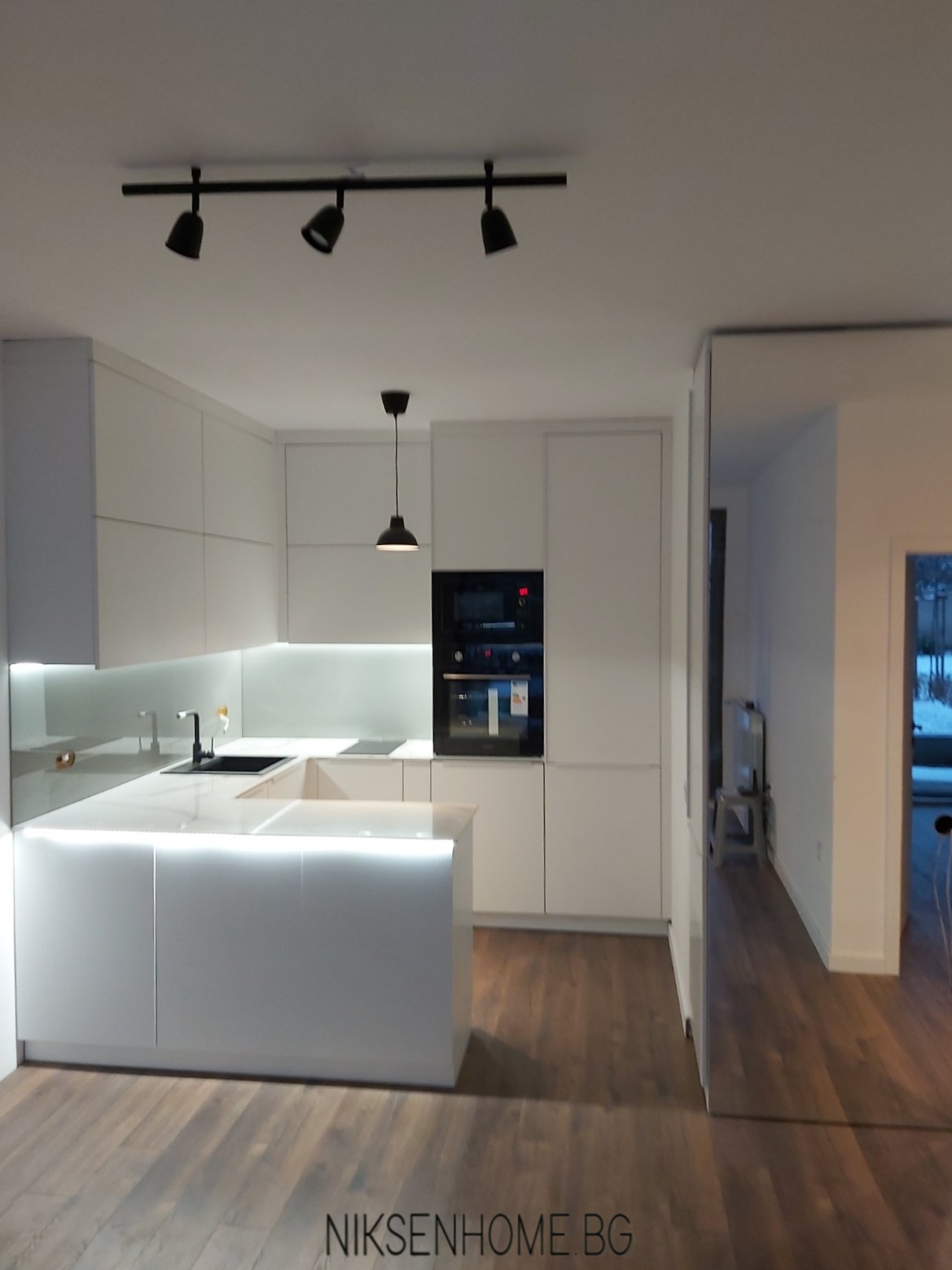 Огледален свят - обзавеждане на кухня и антре по индивидуален проект - Image 6