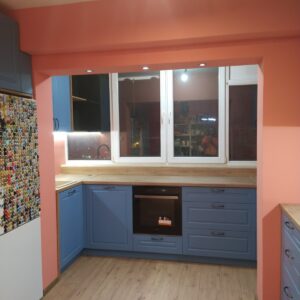 Син пастел - кухня по индивидуален проект с подчертана индивидуалност