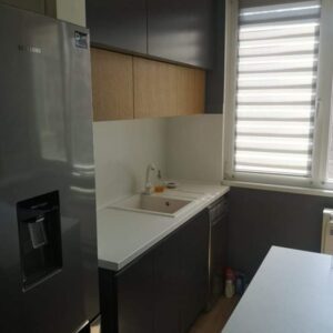 Земна глина и дърво - тенденции 2021 - Модерна кухня на балкона