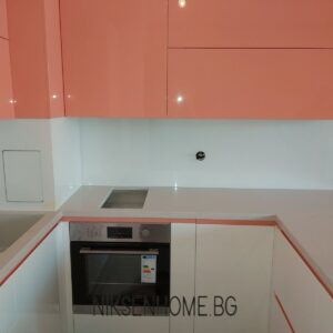 Корал - модерна кухня с технически камък