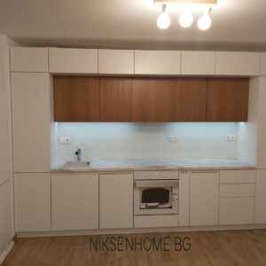 Композиция с фурнир - Модерна кухня с фурнир, мдф гланц и стъклени елементи