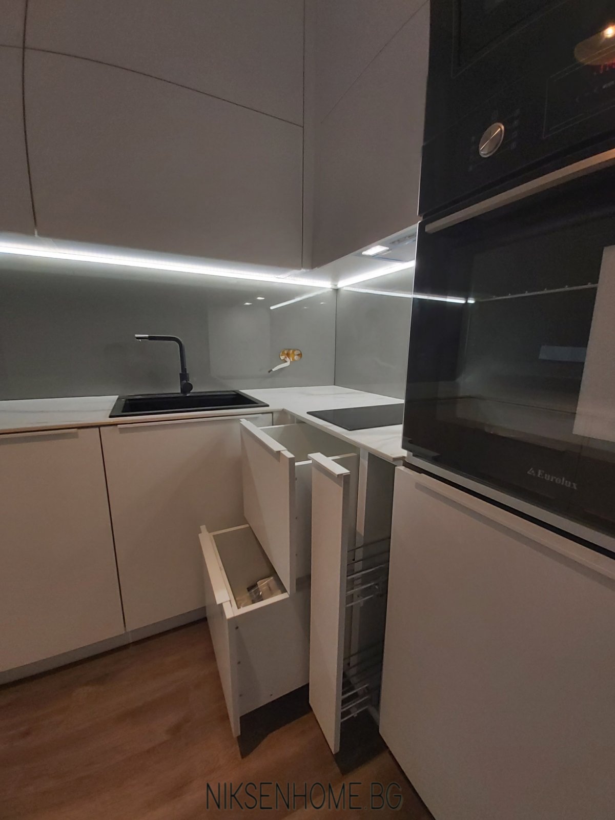 Огледален свят - обзавеждане на кухня и антре по индивидуален проект - Image 4