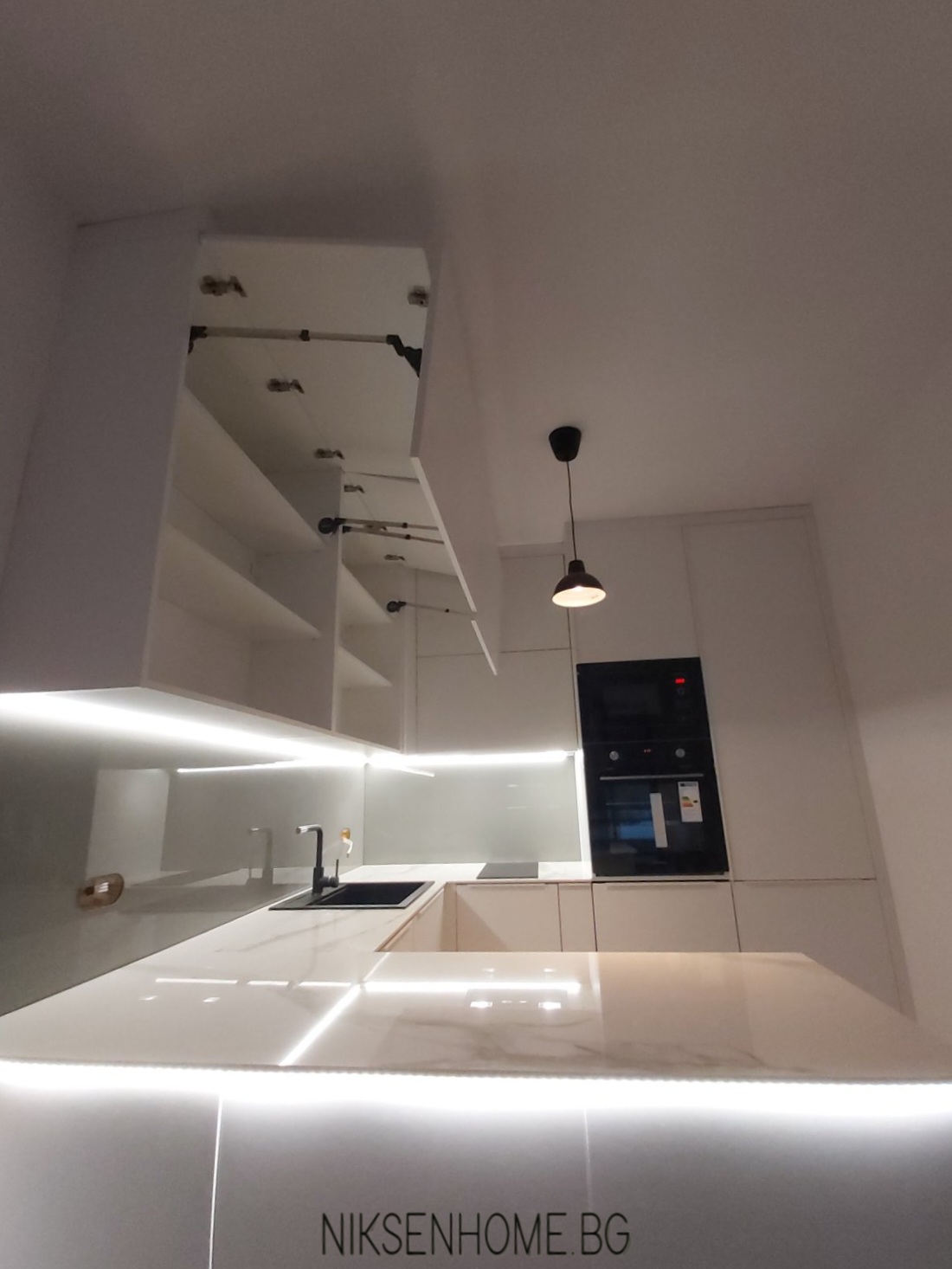 Огледален свят - обзавеждане на кухня и антре по индивидуален проект - Image 2