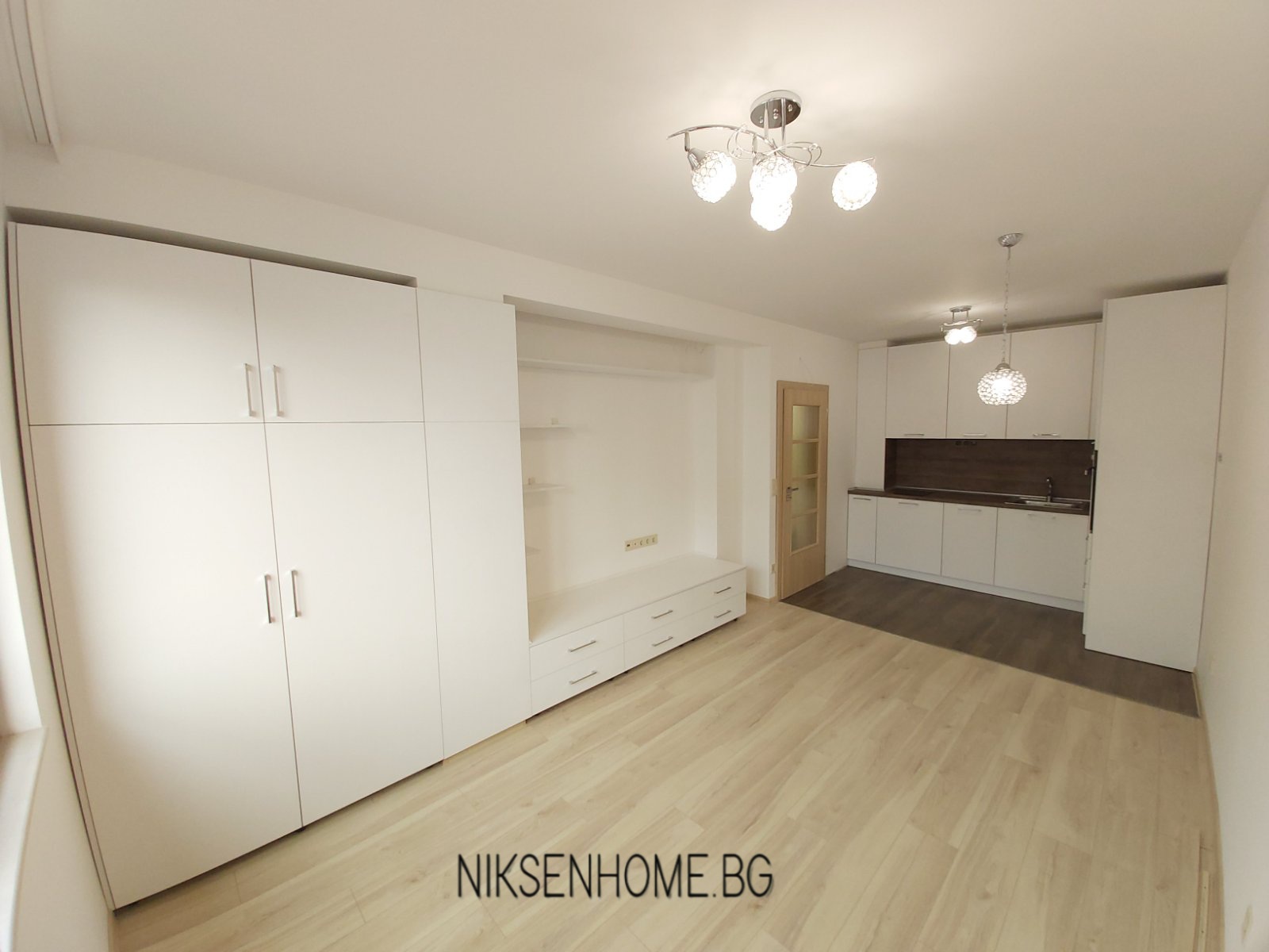 Бяла Атмосфера - Обзавеждане на всекидневна и кухня в бял мат