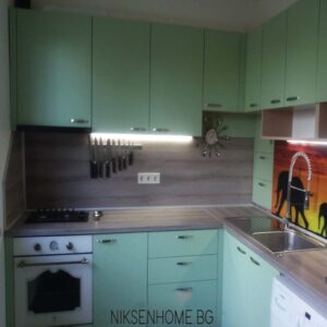 Сафари - модерна кухня в зелен цвят и принт стъкло