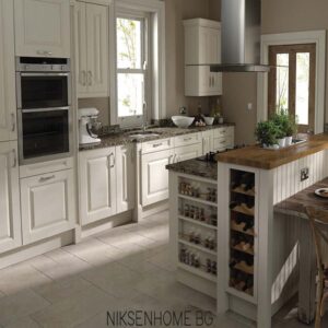 Слонова кост - ретро кухня в права линия с остров