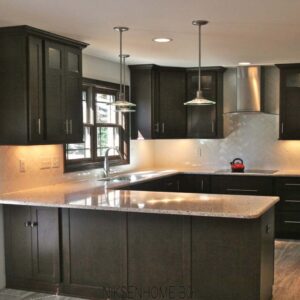 Венге Класик - кухня с технически камък и плочки