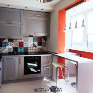 Залез на терасата - сива ретро кухня с бар