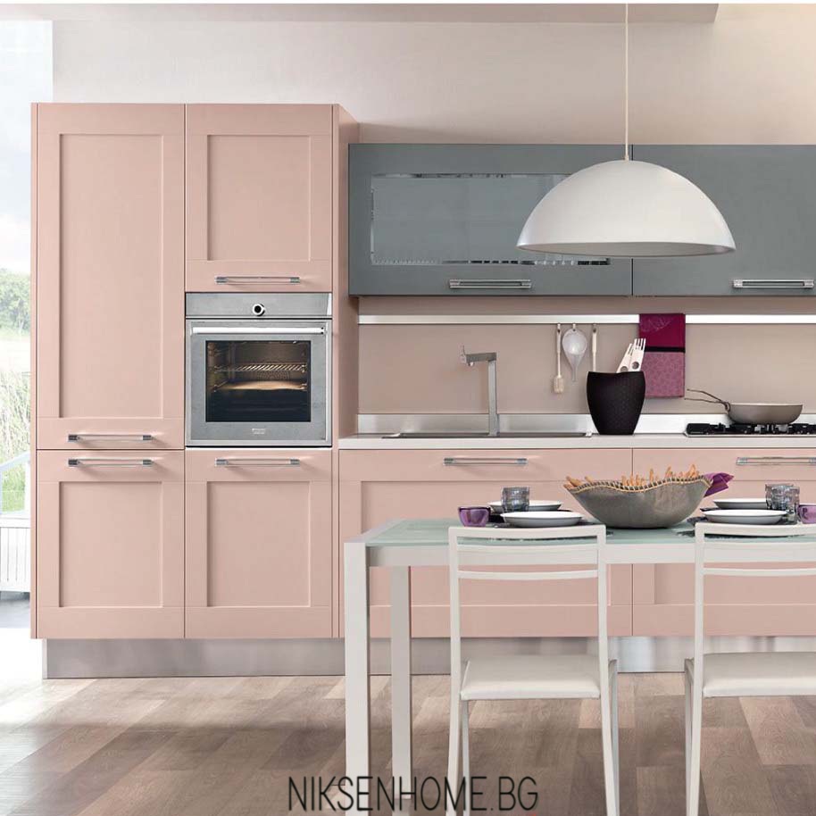 Завръщане - ретро кухня розово и сиво