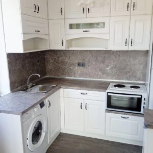 Санторини - Обзавеждане на кухня с дневна в ретро стил